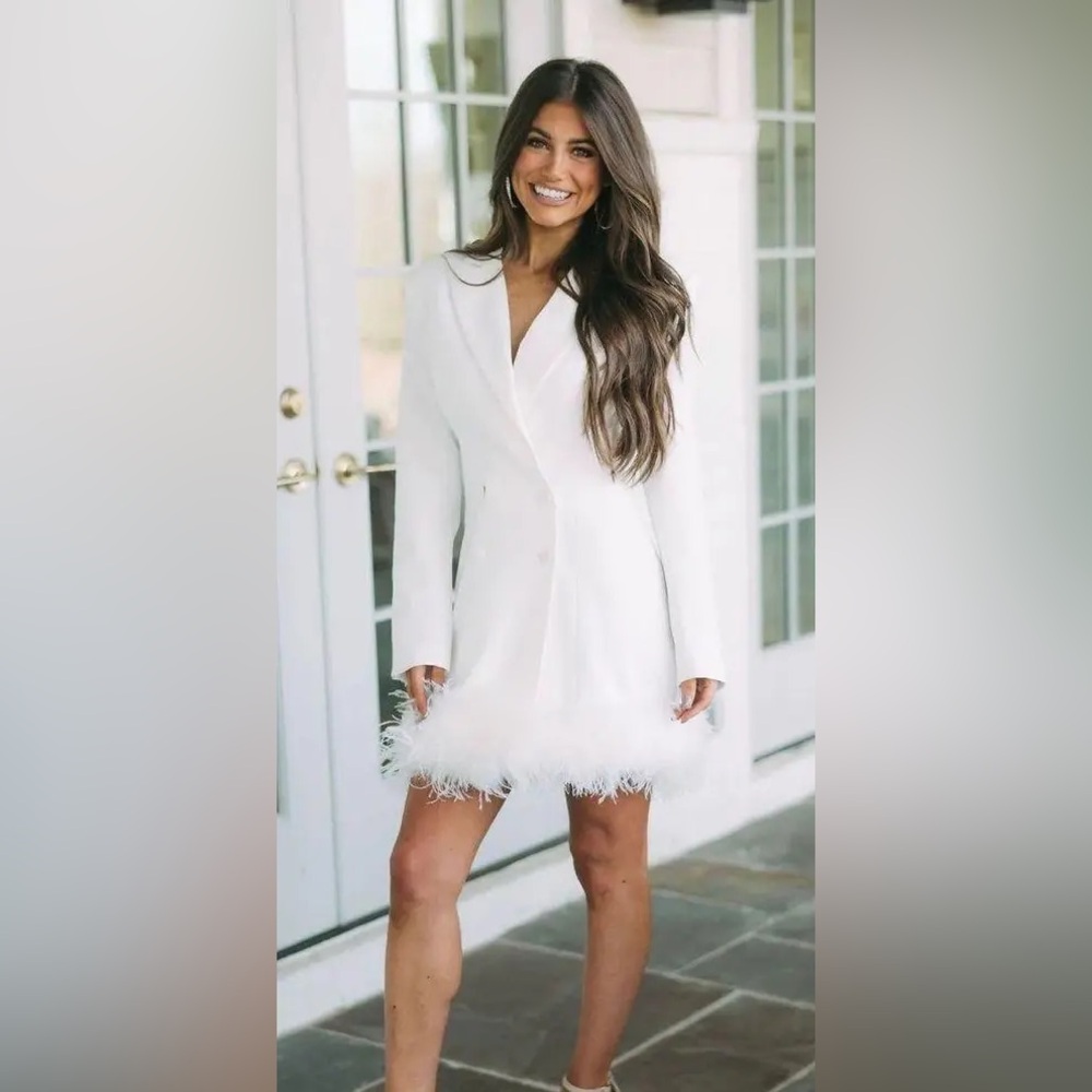 NWT Main Strip Feathered White Blazer Dress Size Small